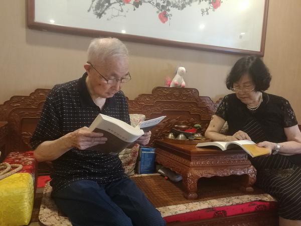 30年如一日！9旬抗战老兵每天读书4小时