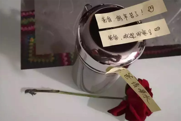 出差11天回到家，妻儿的举动让这位佛山爸爸沉默