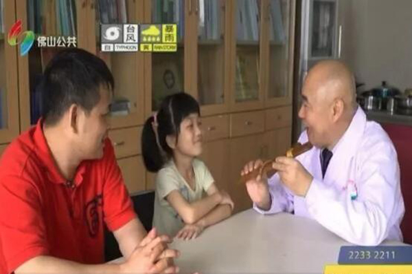 佛山医生9年暖心&ldquo;监督&rdquo;，小女孩健康快乐成长