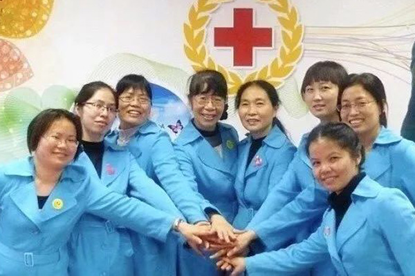 设在医院里的讲坛：老校长为教育拼搏半生！