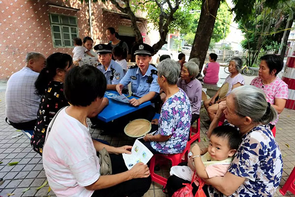 这个地方的百姓看到警察：&ldquo;快到屋里坐坐聊聊！&rdquo;