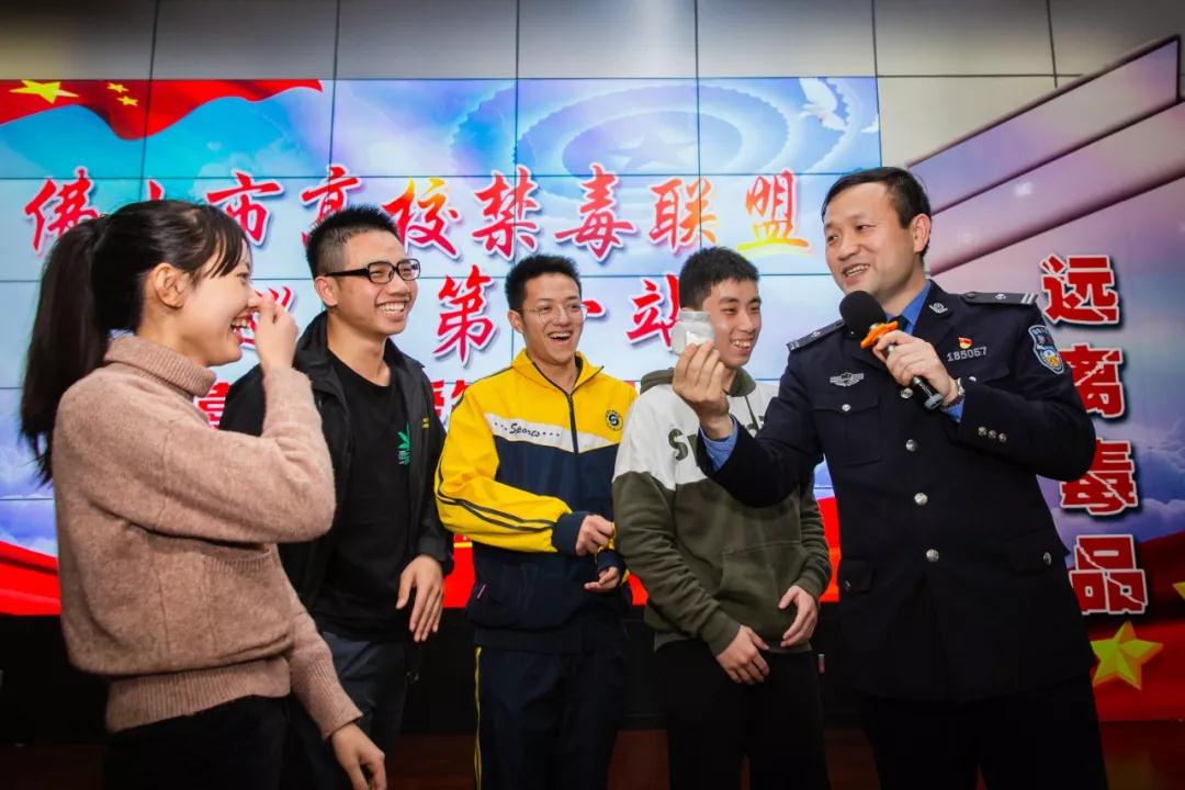 有一位会&ldquo;讲课&rdquo;的警察，南海人都认识