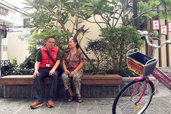 &ldquo;单车书记&rdquo;为居民打造梦想家园