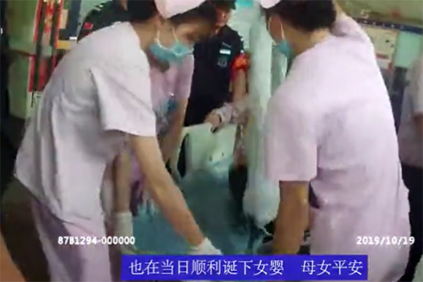 两名临盆孕妇被困车流中，危急时刻又是他们挺身而出&hellip;&hellip;