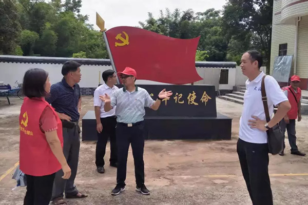 军转干部奋战脱贫攻坚一线，成为村民心里&ldquo;最帅的书记&rdquo;