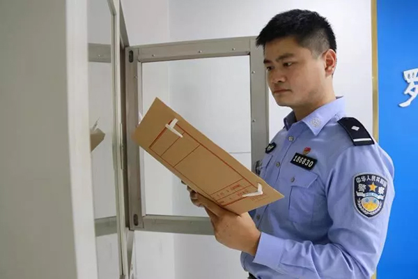 他是罗村刑侦战线的&ldquo;多面手&rdquo;，警队闪亮的&ldquo;新星&rdquo;