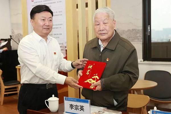 踏遍青山人未老 九十人生&ldquo;税&rdquo;月长