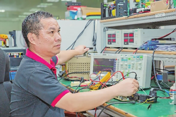 罗焕均：不断追求第一的&ldquo;电源人&rdquo;