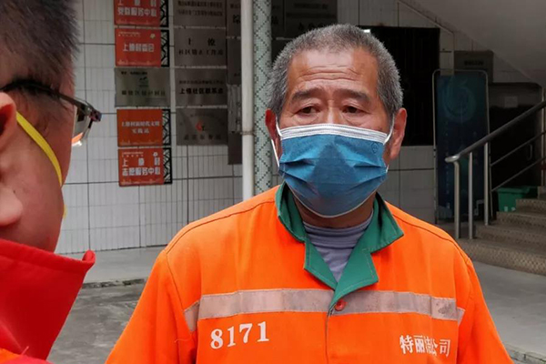 顺德这位环卫工人捐出1000元抗击疫情，存折余额却让人泪目