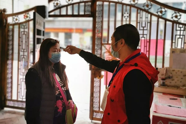 战&ldquo;疫&rdquo;场上，这件&ldquo;红马甲&rdquo;格外醒目