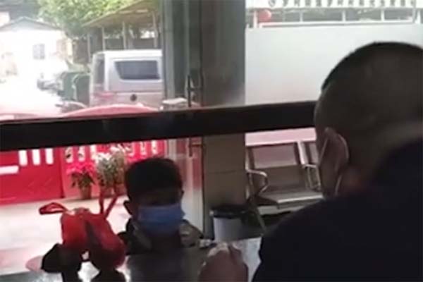 狮山民警收到&ldquo;神秘&rdquo;红色塑料袋，打开后泪目&hellip;&hellip;