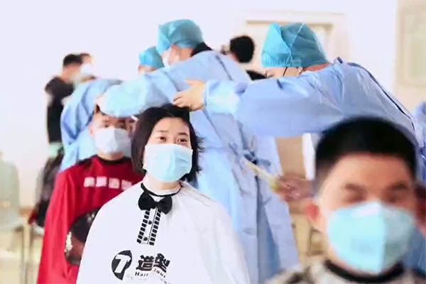 佛山资深理发师组团义剪 致敬抗&ldquo;疫&rdquo;工作者