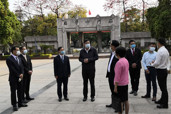 闫昊波勉励师生：以抗疫为课堂，实践中汲取力量