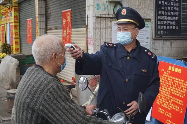 &ldquo;哪怕还剩一天就要退休，疫情不退，我也不退！&rdquo;
