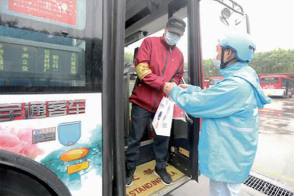 广东佛山：爱心早餐暖胃更暖心 致敬城市&ldquo;平凡英雄&rdquo;