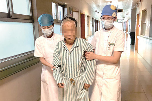 520这天医护收到92岁婆婆&ldquo;表白&rdquo;