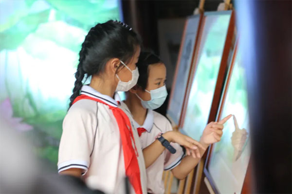 云东海乡村美景浓缩在这个画展里，逛展走起~