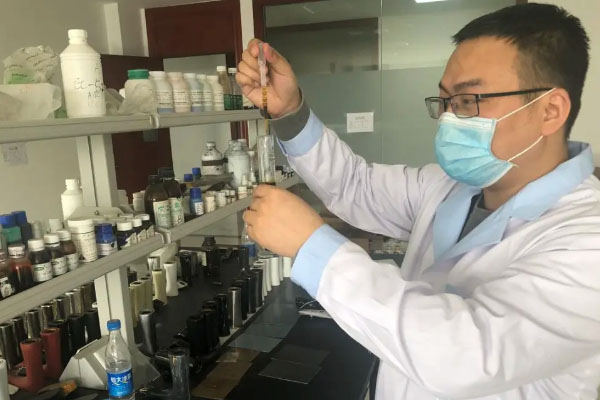 罗宏：坚守工作岗位，做建陶生产线上的创新者和守护者