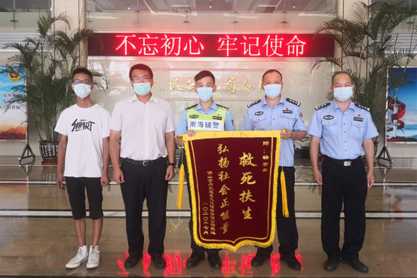 辅警职业习惯的&ldquo;多心&rdquo; 救了赛车手一命