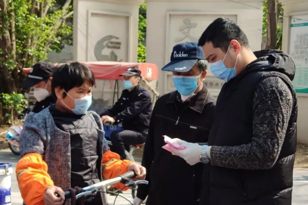 刚解除隔离的他们，立即重返战&ldquo;疫&rdquo;一线