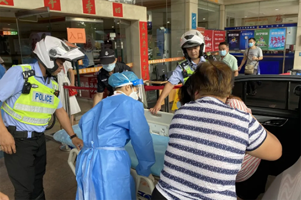 羊水已破，却被堵在路上！别怕，我们来了！