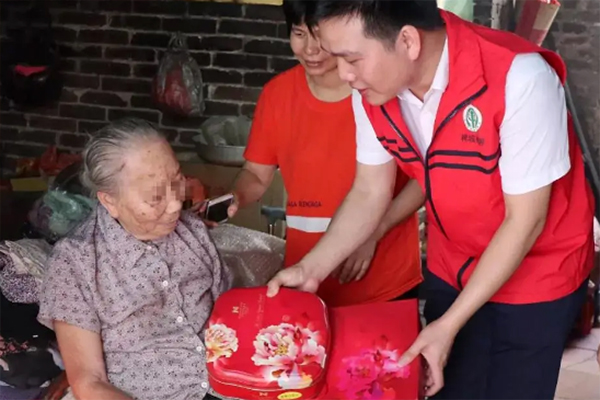 禅城区慈善会举办慰问困难群众系列活动