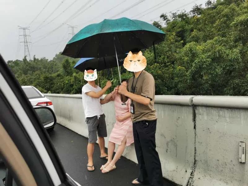 十万火急！怀胎7月孕妇高速被撞，气囊击中腹部，呻吟不止
