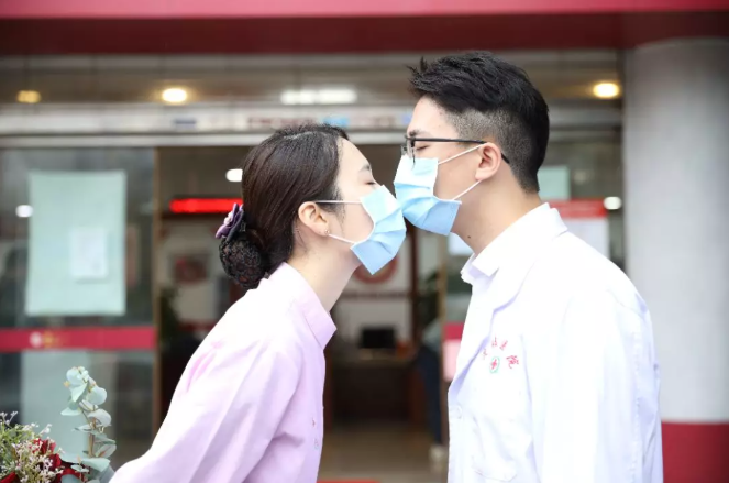 黎明未至时，愿做彼此的光