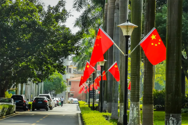 白坭，一片中国红！