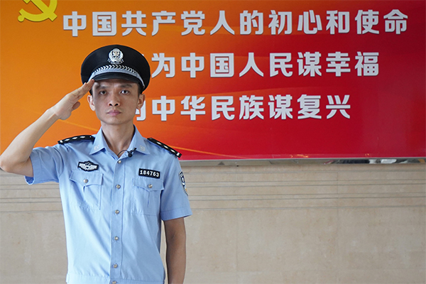 佛山南海公安刑警潘志权：严惩黑恶犯罪  专办大案专案