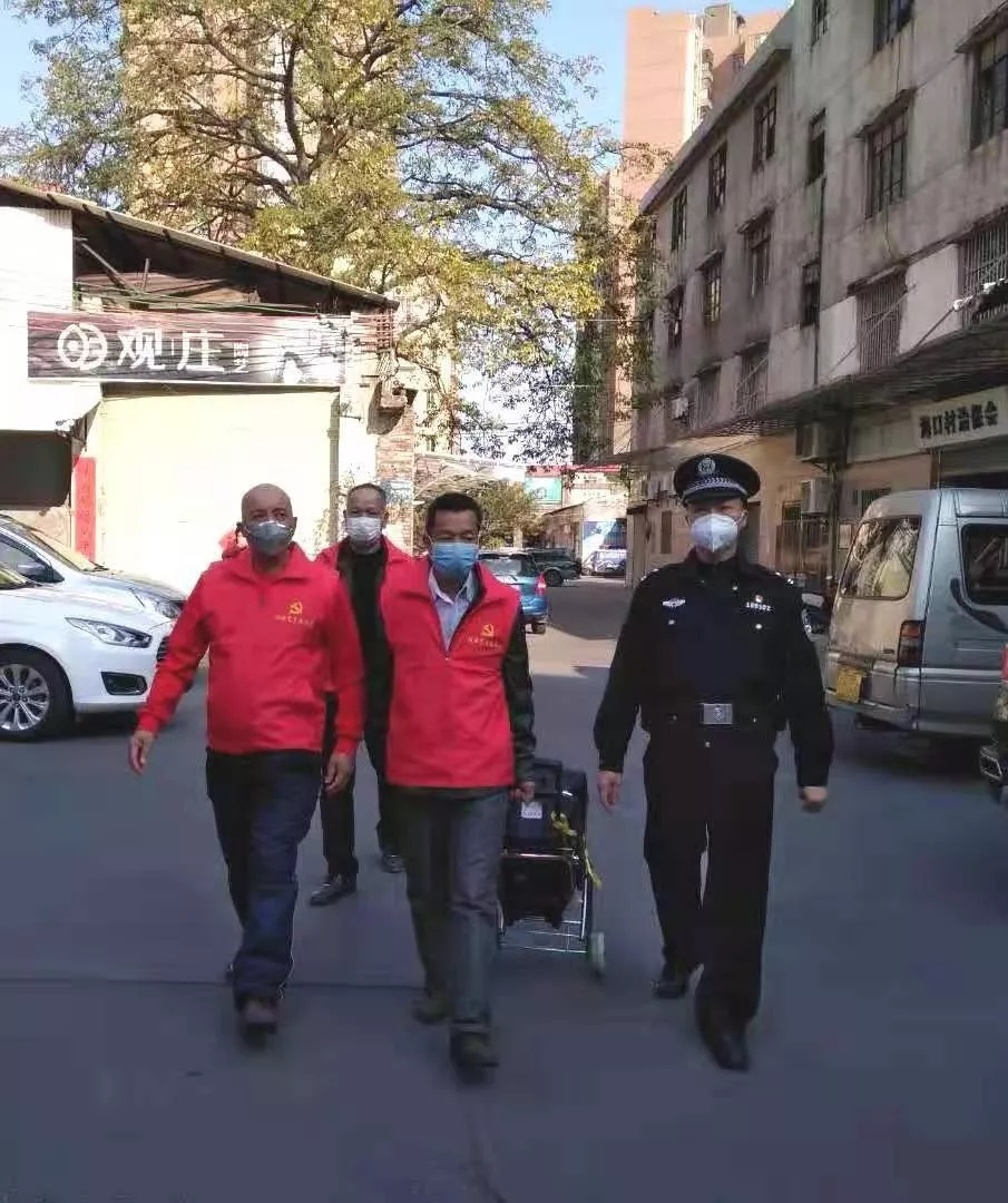 防疫战斗中亮眼的红！张槎海口村党员志愿者积极投入到疫