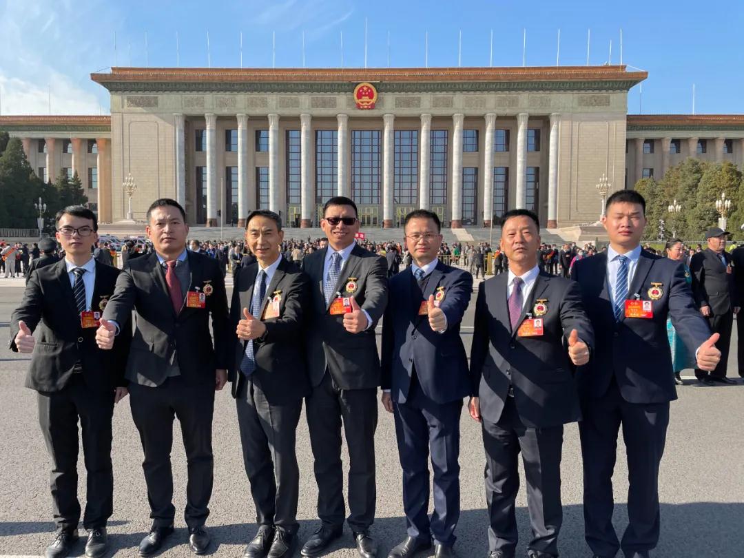 喜讯！高明一产业工人在北京人民大会堂接受表彰！
