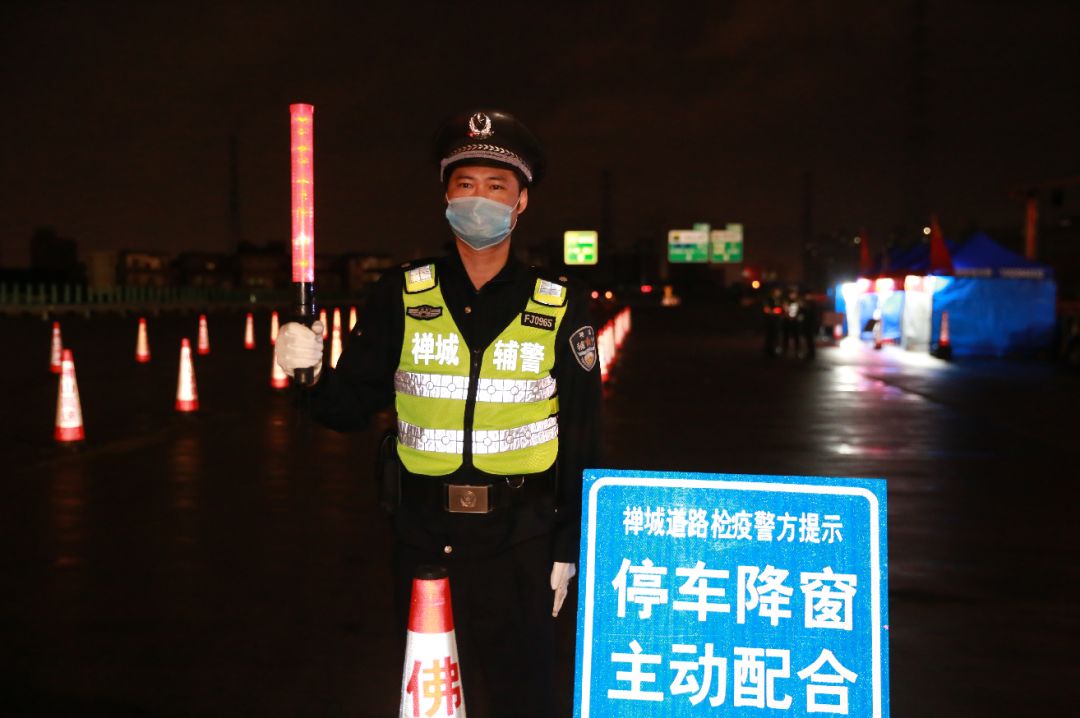 突遇冷雨夜，战疫队员跳起了&ldquo;暖身操&rdquo;