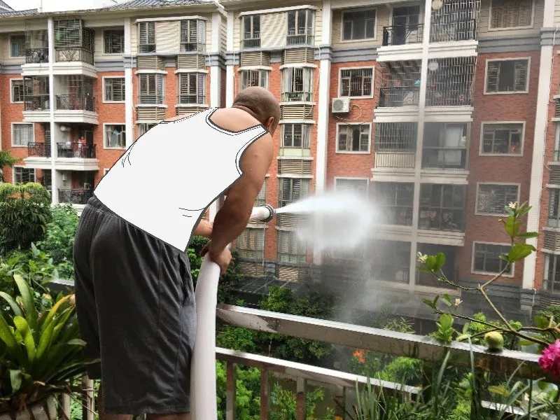 西樵一小区住户厨房起火，休班民警快速扑灭