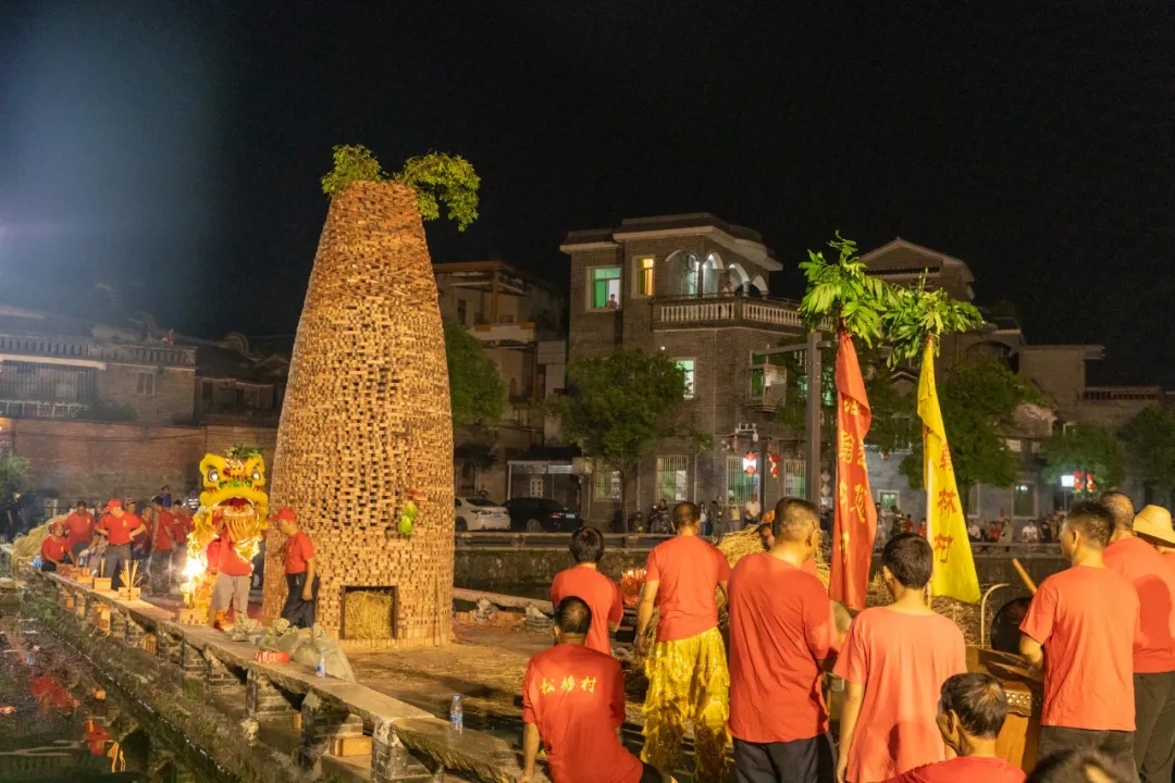 &ldquo;火&rdquo;了！超85万人次云赏西樵松塘村&ldquo;烧番塔 &rdquo;