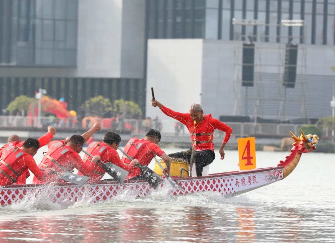 超燃！25.6万观众&ldquo;云&rdquo;观赛，42支龙舟劲旅在听音湖上角逐