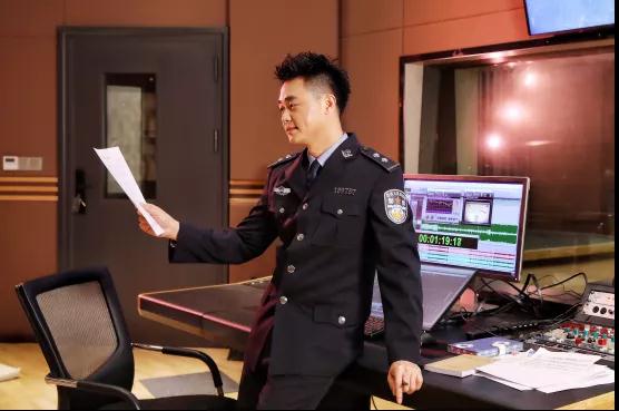 南海警队歌神，他当之无愧！