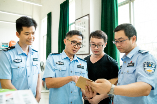 男子&ldquo;隐居&rdquo;佛山十年，见面后家人嚎啕大哭