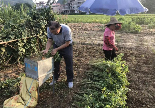 谢文忠：搭设&ldquo;助农桥&rdquo;的&ldquo;带货&rdquo;书记