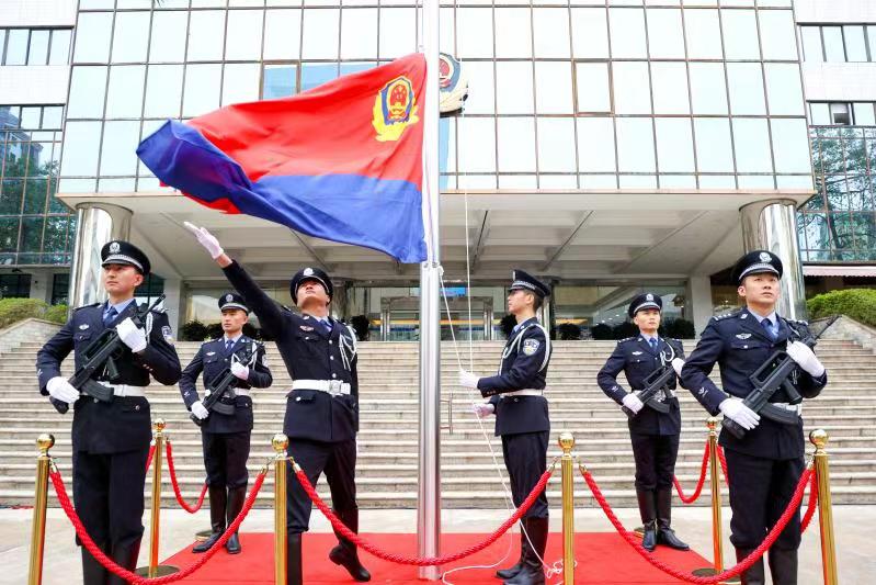 警犬化身&ldquo;特种兵&rdquo;！顺德公安警营开放日精彩纷呈