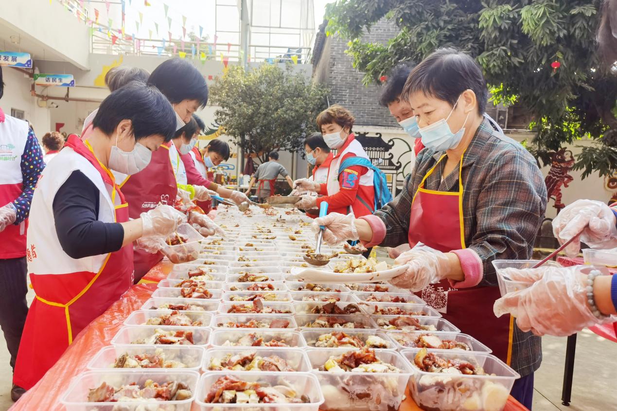 佛山乐从：长者年夜饭送上门，孝德文化温暖传承