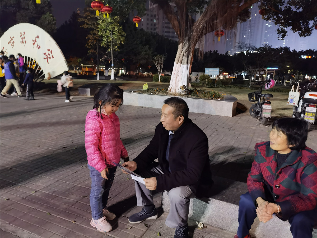 志愿服务队&ldquo;讲演宣&rdquo;教市民防骗防诈