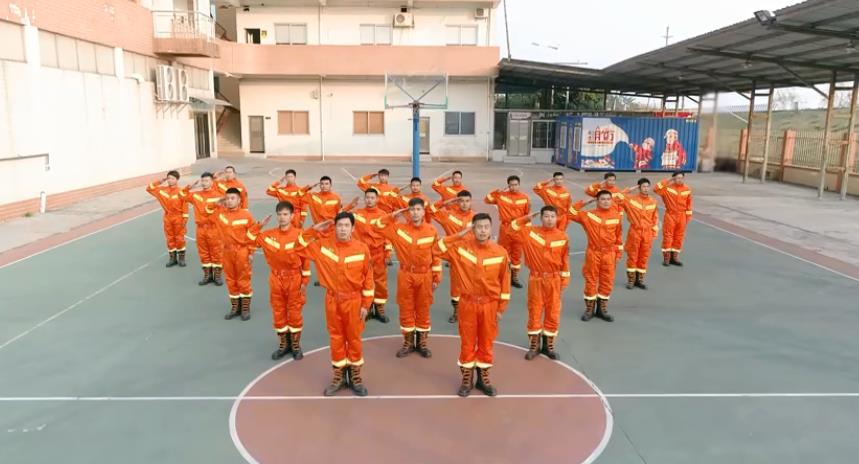 佛山陈村消防员，你笑起来真好看！