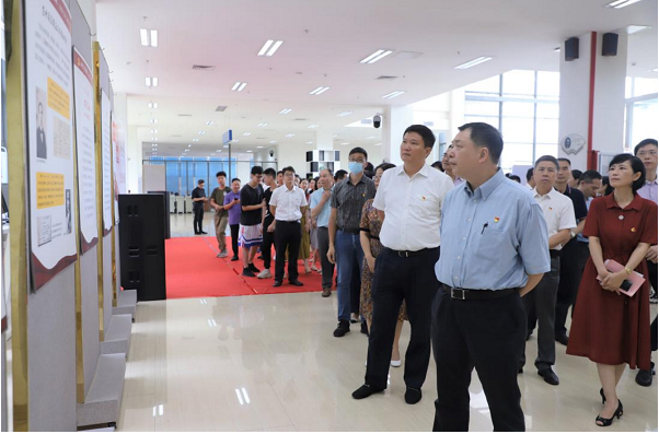 佛科院举办&ldquo;南粤沃土铸伟业&mdash;&mdash;中国共产党在广东图片展