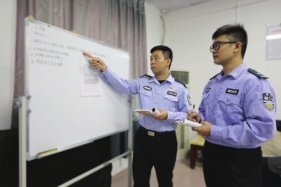 佛山警辅庞海铃、徐国活：身披藏蓝色 奋斗致青春