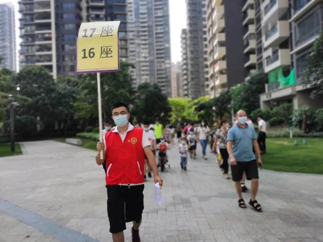 当先锋、做表率！三水&ldquo;红马甲&rdquo;让党旗在防控一线飘扬