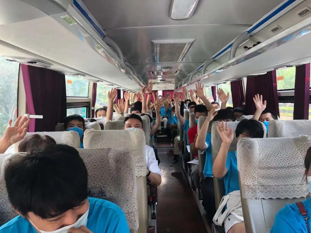 市商务局包场为&ldquo;外卖小哥&rdquo;快速接种疫苗
