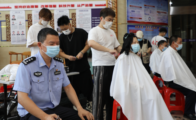 感谢！这群人解决了警辅人员的&ldquo;头&rdquo;等大事
