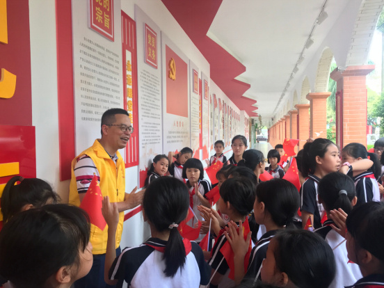 佛山顺德容桂小学：&ldquo;听老兵的故事&rdquo;成新生必修课 