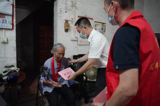 &ldquo;时刻把他们冷暖放心上&rdquo; 南庄镇开展慰问老党员活动